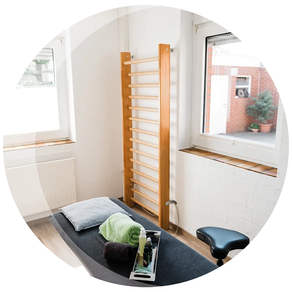 Detailfoto einer Sprossenwand in der Praxis Dewald und Hungerberg in Ladbergen